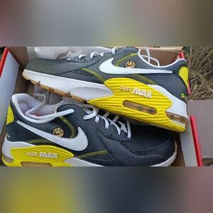 Nike Air Max... NEW